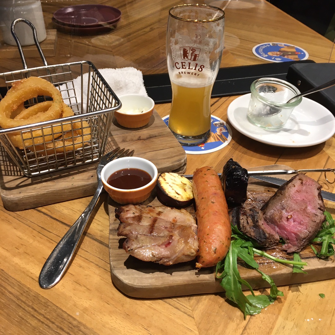 BUTCHER REPUBLIC EBISU CHICAGO PIZZA & BEER